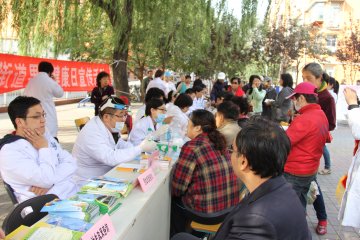 北京佑安医院联合义诊进社区