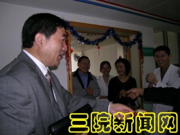 大年初一三院领导慰问在岗职工