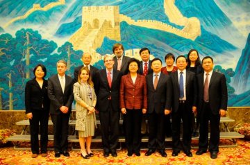 李斌主任会见哈佛公共卫生学院院长