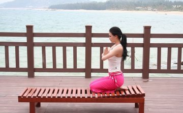 母其弥雅领衔千人瑜伽 瘦西湖畔的“美人瑜伽”