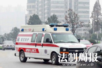 施救频遭“马路冷漠症”为什么不给救护车让道
