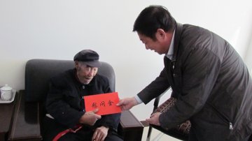 市民政局率安定医院巡诊医疗队慰问松山区在乡老复员军人