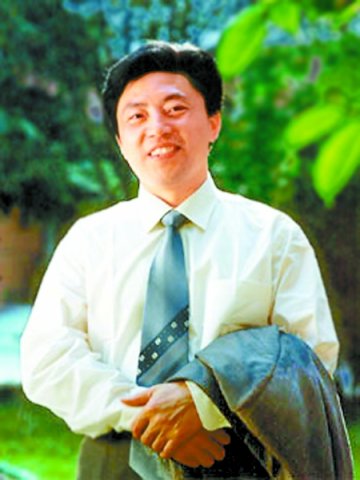 熊维政：做强企业 造福老区