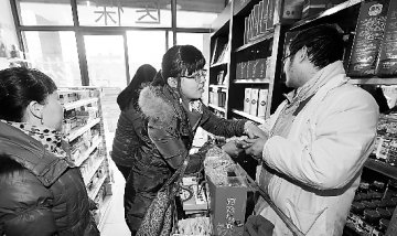 医保卡成了购物卡 杭州有家药店暗藏玄机