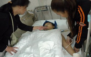 15少女遭父打坠6楼续：少女生命垂危其父获释