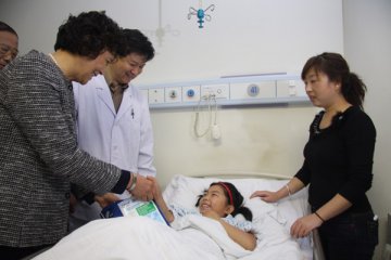 中国康复研究中心住院患者获赠纸质辅具用品