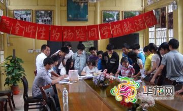师生捐款近7万元帮助患急性脊髓炎女生