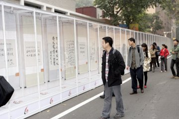 中心组织参观军科院（解放军疾控中心）建院60周年成果展