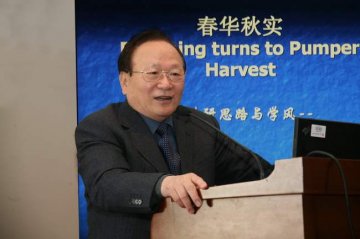著名医学病毒学家洪涛院士莅临我校讲学指导