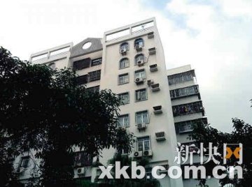 建筑外墙整饰材料系水泥裹泡沫 安全隐患很明显