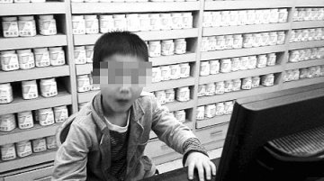 “最小药剂师”坐镇药房 病人凌乱了