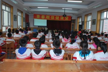 青春期保健课堂走进双鸭山市校园