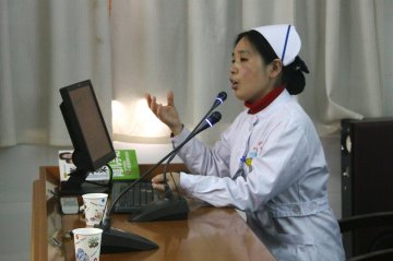 荣军医院孕妇学校举行第十二期讲坛