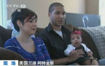奇闻：婴儿出生时紧握医生手指