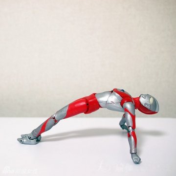 奥特曼 教你瑜伽标准动作
