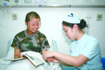 女孩化疗中考上大学报到时再次病发住院