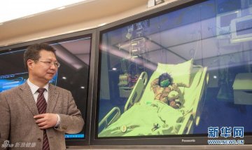 7.医院新闻发言人用远程系统介绍病人治疗情况