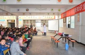 湖北省郧县疾控中心深入学校开展艾滋病防治知识宣讲