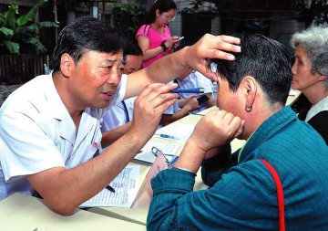 碑林区长安路街道办携医疗专家为居民义诊