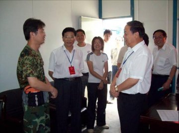 中心成都工作站及当地有关单位看望青川工作队