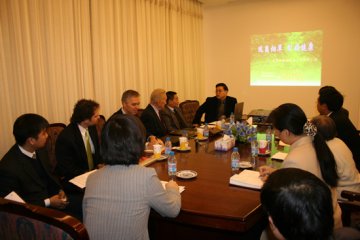医学部控烟工作小组与来访的Gimbel教授座谈