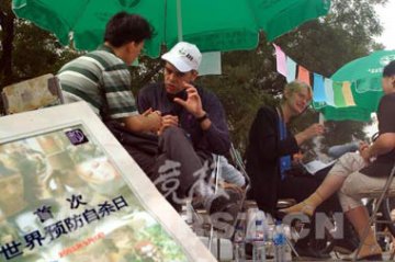 中国每年28万人死于自杀 预防自杀需成体系