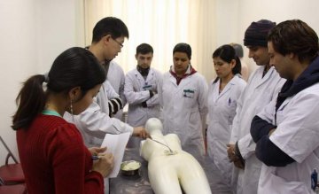 附属一院圆满完成2005级留学生临床技能训练工作
