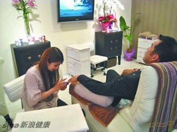 男性做美甲
