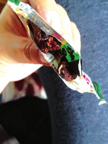 甘肃新一代杏肉吃出活虫 厂家称不属质量问题