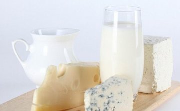 血清脂肪因子水平与骨质疏松症直接相关