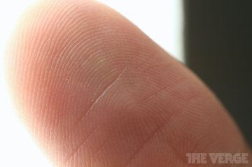 现实版“特工” 巴西医生使用假指纹录制出勤记录