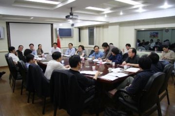 中心连夜召开例会部署增派抗震救灾疾控人员