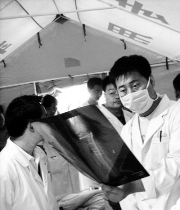 如何提高震后救治成功率——访全军重症医学会主任委员林洪远教授