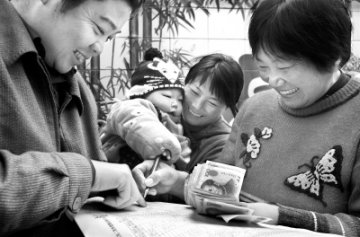 参合农民喜领二次补偿