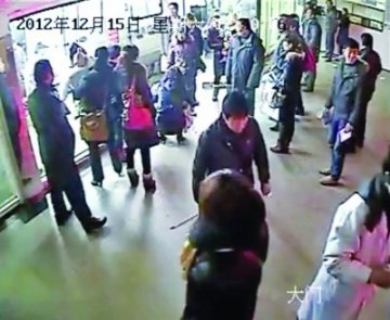 男婴送医死医院公布视频 家属称视频有问题