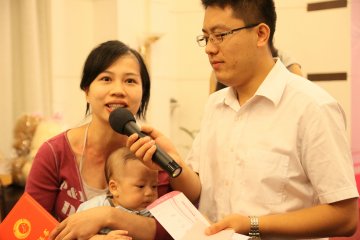 医院动态：支持母乳喂养，辣妈走秀“捧场”