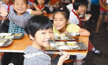 农村营养餐安全问题频出 专家吁民间组织介入监督