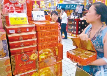 广东东莞所售月饼多简易包装 超800元价格少见