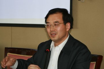 我校举办《江泽民文选》学习辅导报告会