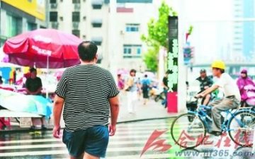29岁男子想做女人吞下400粒雌激素欲隆胸