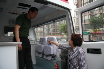 中心在成都设立抗震救灾后勤保障点