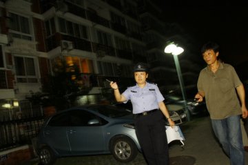 女医生转行做社区民警获得高人气