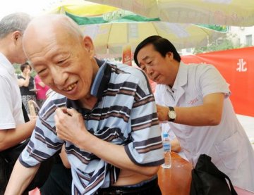 三甲医院院长领衔出义诊
