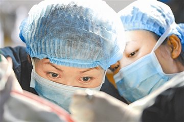 张红娟与73个“玉树宝宝”