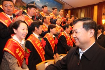 刘青荣获全国“五一”劳动奖章