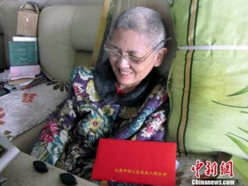 渐冻人用眼打字欲出自传 鼓励病友别放弃