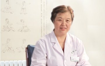 最美医生陈向荣：用行动演绎“真善美”