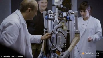 科学家研发出首个完整仿生人