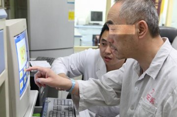 独家实拍：精神病院护士工作现场