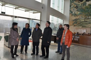 校领导深入图书馆检查指导工作